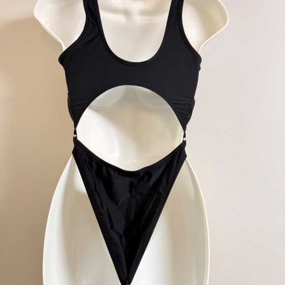 1 pc Cheeky Thong Bikini Set New without tag - Picture 3 of 4